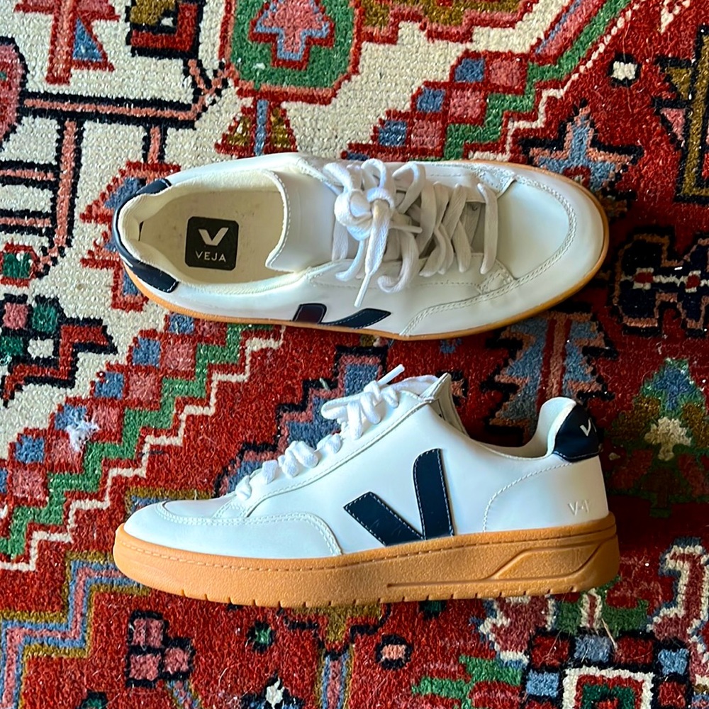 Veja Women’s Leather V-12 Shoes, Size Eur 38, US 7